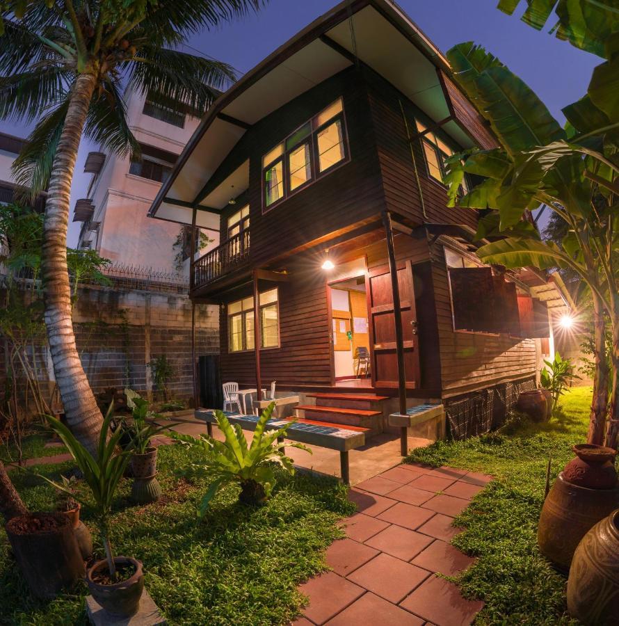 Yesterday Sathon Bangkok Exterior photo